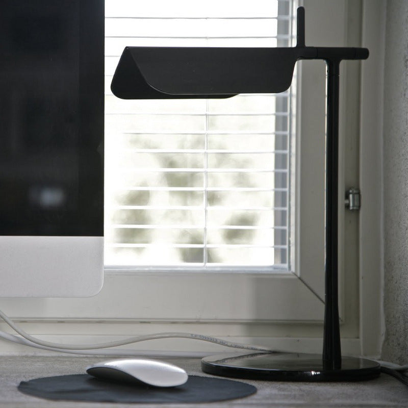 Nordic and Italian designer creative lamp art bedside bedroom living room hotel home LED reading table lamp