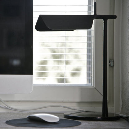 Nordic and Italian designer creative lamp art bedside bedroom living room hotel home LED reading table lamp