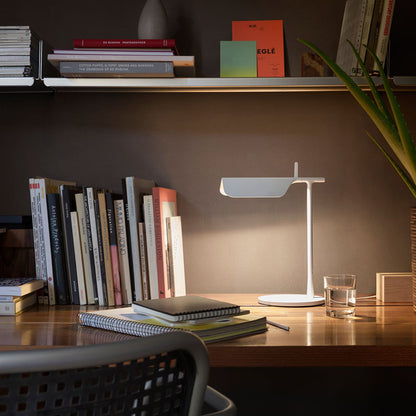 Nordic and Italian designer creative lamp art bedside bedroom living room hotel home LED reading table lamp