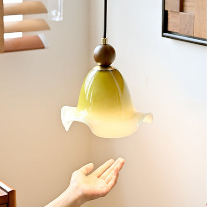 Vintage-style bedside pendant light, artistic retro bedroom pendant light, creative cream-themed bar counter and entryway light.